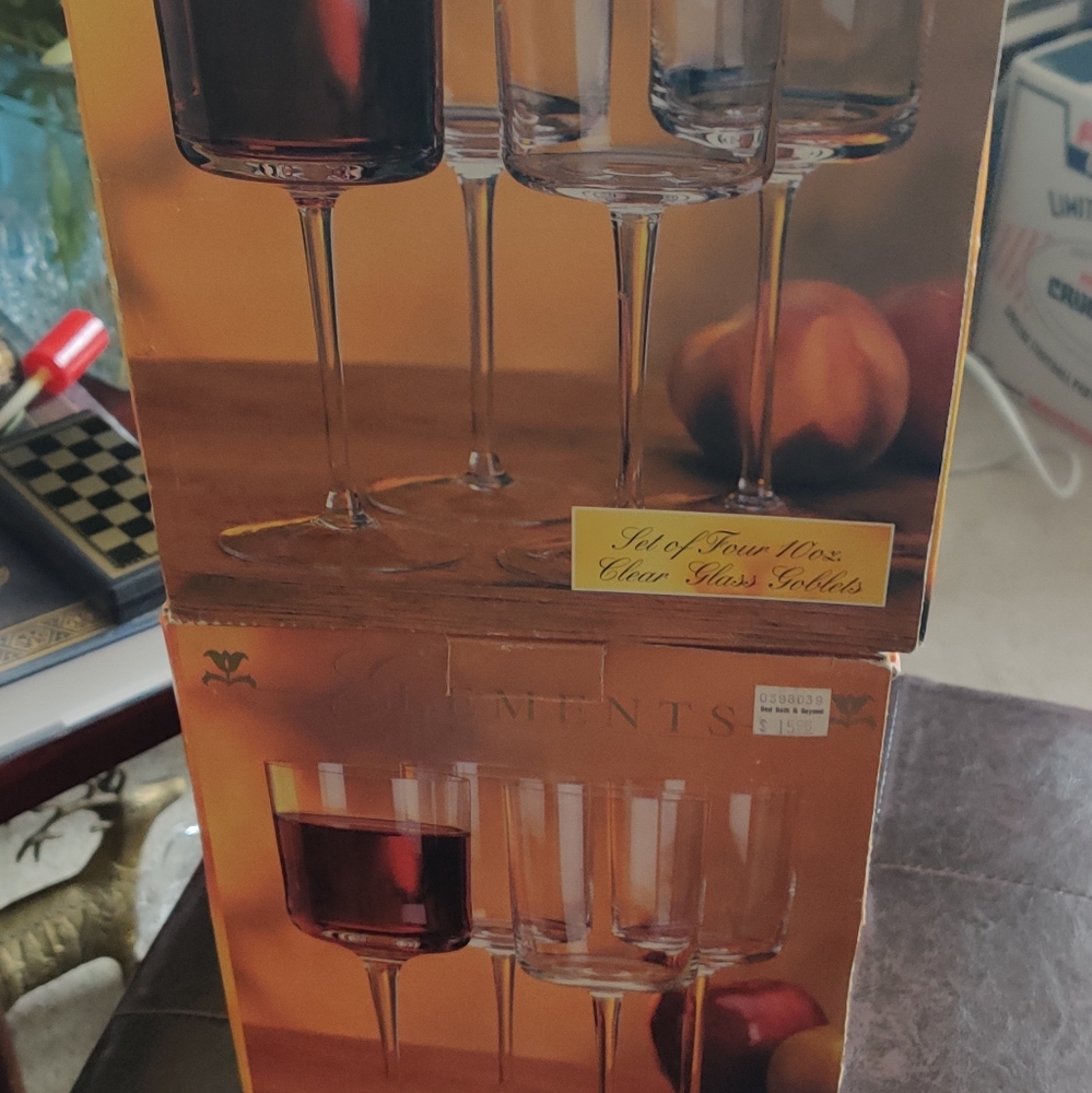 Set of four 10 oz clear glass goblets